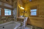 Reel Creek Lodge - Garden Tub and Single Vanity